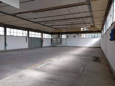 Foto Attività commerciale in via romaiano, San Miniato di 850 m² in vendita