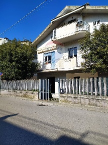 Foto Attività commerciale in via falco, Penne Centro di 33 m² in affitto