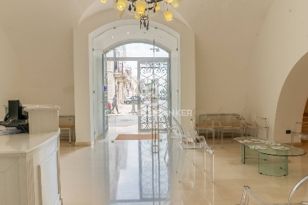 Foto Attività commerciale in Via Vittorio Emanule, Trinitapoli di 1792 m²