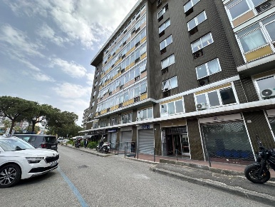 Foto Ufficio in Via John Fitzgerald Kennedy, Napoli Fuorigrotta di 200 m²