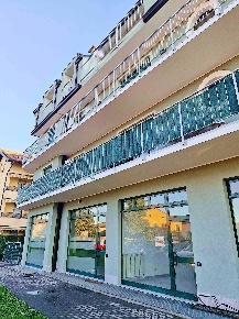 Foto Locale commerciale in via sanzio, Fagnano Olona di 52 m² con 1 locali