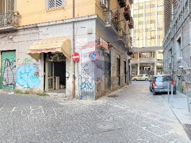 Foto Locale commerciale in Via Carlo D'andrea, Napoli Borgo Orefici