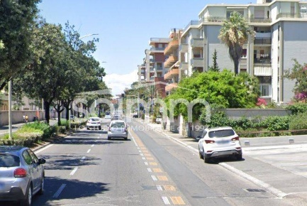 Foto Attività commerciale a Cagliari Quartiere del Sole di 300 m²