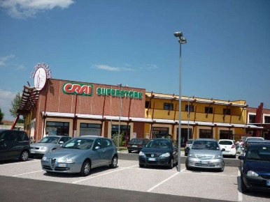 Foto Attività commerciale in Via Torino, San Francesco al Campo Centro