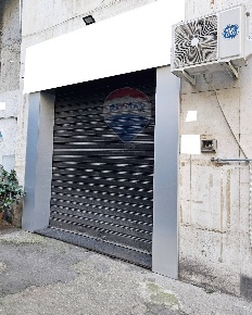 Foto Locale commerciale in Via Albino Albini, Napoli Vomero di 30 m²