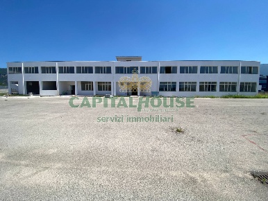 Foto Locale commerciale a Striano di 900 m² con 1 locali in affitto