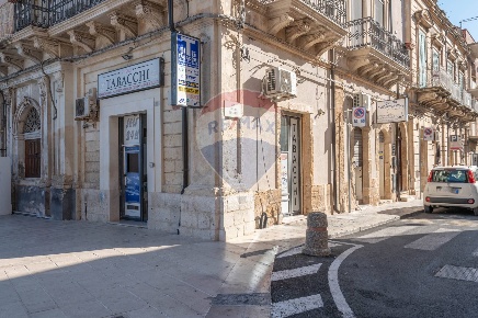 Foto Attività commerciale in Piazza Vittorio Emanuele, Pachino Centro