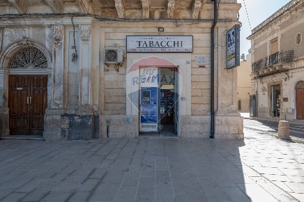 Foto Attività commerciale in Piazza Vittorio Emanuele, Pachino Centro
