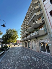 Foto Locale commerciale in Viale Italia, Avellino di 65 m² in affitto