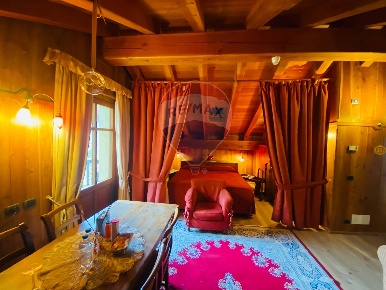 Foto Hotel in LOCALITA' TSCHOARDE, Gressoney-Saint-Jean Centro di 1300 m²