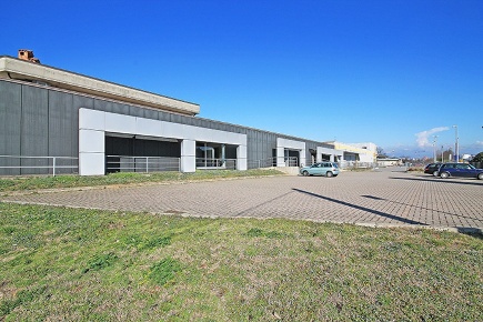Foto Negozio in via Dei Termini, Osio Sopra di 2600 m² con 8 locali