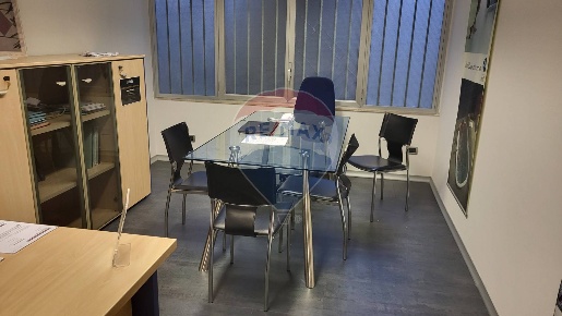 Foto Ufficio in V.le Leonardo Da Vinci, Palermo di 79 m² con 4 locali