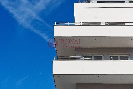 Foto Locale commerciale in Via Ugo la Malfa, Collesalvetti Stagno di 450 m²