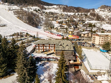 Foto Hotel in Place Frutaz, Torgnon Mongnod di 4500 m² con 70 locali