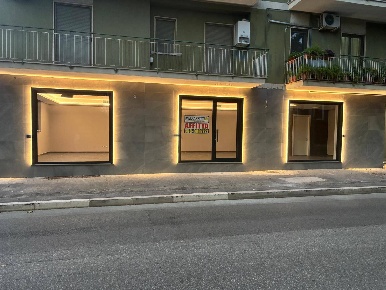 Foto Locale commerciale a Chieti di 90 m² con 1 locali in affitto