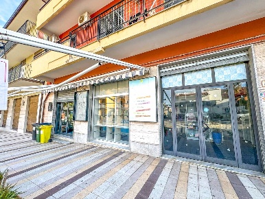 Foto Bar in Viale annunziata, Priolo Gargallo di 100 m² con 1 locali