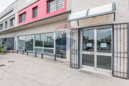 Foto Locale commerciale in viale kennedy 25, Viadana di 224 m² in affitto