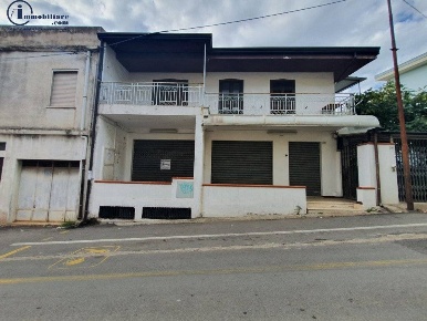 Foto Negozio in Viale Plammas, Baunei Santa Maria Navarrese di 155 m²