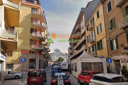 Foto Locale commerciale in semicentro, Campobasso Centro di 60 m²