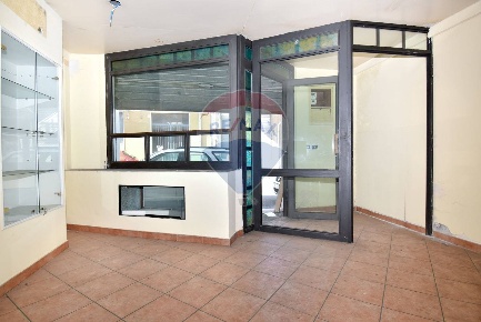 Foto Locale commerciale in VIA VINCENZO BELLINI, Giarre Centro di 40 m²