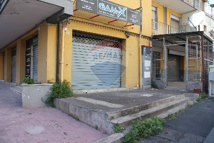 Foto Negozio in Via Caltabiano, Catania Gioeni di 58 m² con 1 locali