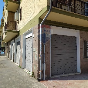 Foto Locale commerciale in Piazza Ener Bettica, Roma Ostia Ponente di 65 m²