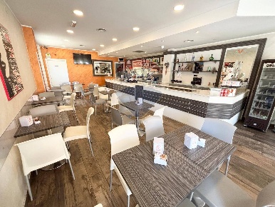 Foto Bar in Piazza Risorgimento, Lacchiarella Centro di 110 m² con 2 locali