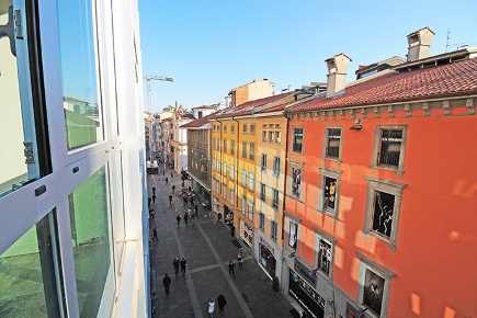 Foto Negozio in via XX Settembre, Bergamo Centro di 185 m² con 2 locali