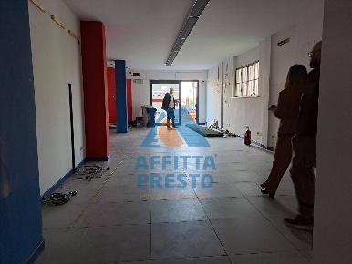 Foto Attività commerciale a Vinci di 170 m² con 4 locali in affitto