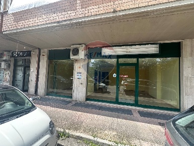 Foto Locale commerciale in via Mariano Russo, Benevento Stazione Centrale