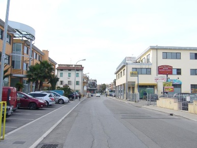Foto Locale commerciale in Via Toti, San Benedetto del Tronto di 80 m²