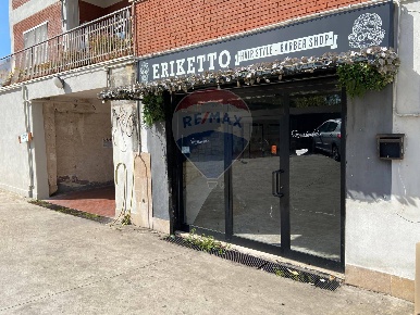 Foto Locale commerciale in Viale Della Repubblica, Marino di 78 m²