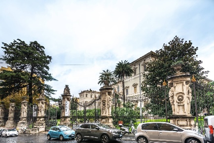Foto Locale commerciale in Via Delle Quattro Fontane, Roma Barberini