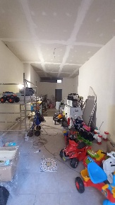 Foto Attività commerciale in Via Paolo Castaldi E Luigi Sequino, Napoli