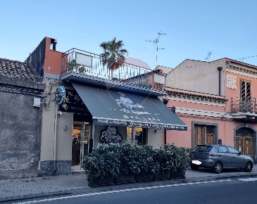 Foto Locale commerciale in via nazionale mangano, Acireale di 150 m²