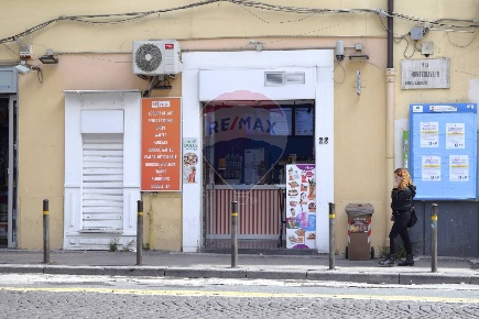 Foto Locale commerciale in Via Monteoliveto, Napoli Centro Storico di 30 m²