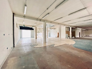 Foto Locale commerciale in VIA DANTE, Fabriano Centro di 550 m² in vendita