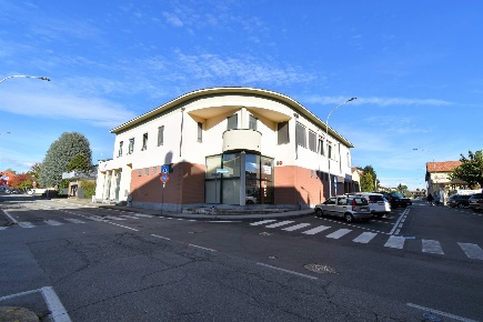 Foto Locale commerciale in Via Stefano Barassi, Carnate di 550 m²