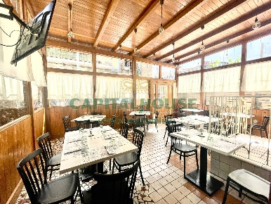 Foto Attività commerciale a Pomigliano d'Arco di 200 m² con 3 locali