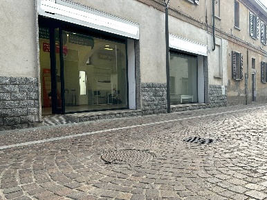 Foto Negozio in VIA SANT'ANNA, Solbiate Olona di 65 m² con 1 locali