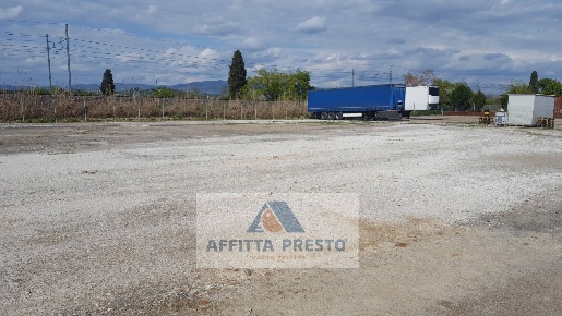 Foto Magazzino a Empoli di 2800 m² in affitto