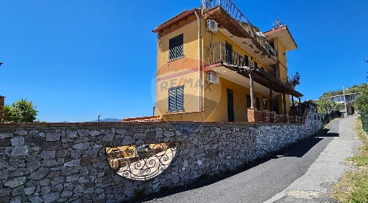Foto Hotel in Via Litania, Furci Siculo di 550 m² con 8 locali in vendita