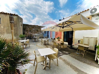 Foto Locale commerciale in cortile Fortuna via Miramare, Avola Centro