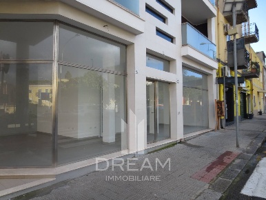 Foto Locale commerciale in Via Santa Maria Chiara, Cagliari di 41 m²