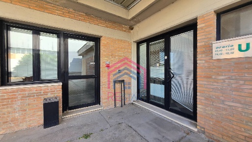 Foto Ufficio in Via De La Comunella, Roma Castel Romano di 650 m²