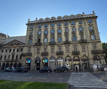 Foto Attività commerciale in VIA CERNAIA, Torino Piazza Solferino di 50 m²
