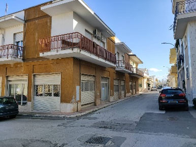 Foto Negozio in Santa Caterina Da Siena, Turi di 418 m² con 1 locali