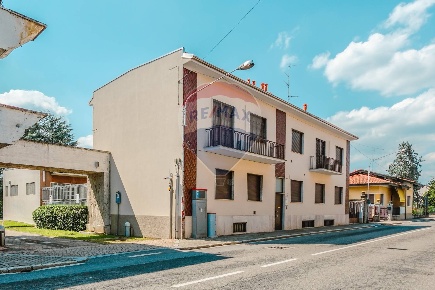 Foto Ufficio in via vittorio veneto, Samarate Centro di 63 m² con 2 locali