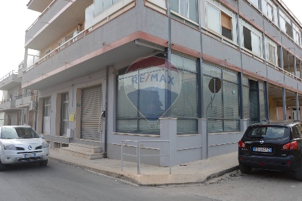 Foto Locale commerciale in Via delle Ortensie Angolo La Marmora, Pachino