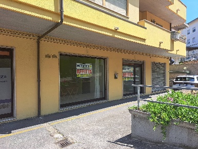 Foto Negozio a Chieti di 55 m² in affitto